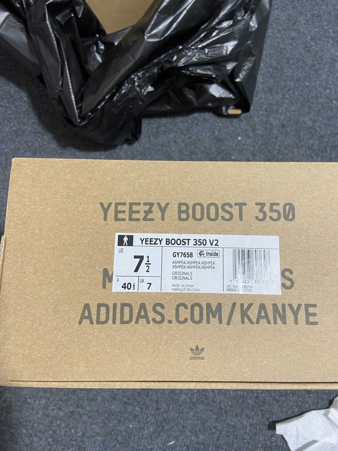 Yeezy芝麻 尺码36-48

纯原版出品-Yeezy Boost 350 V2 Preal 椰子35