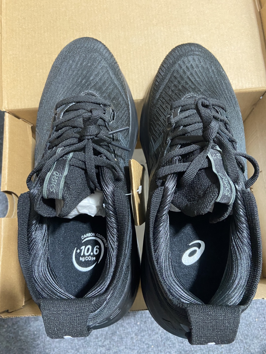 
亚瑟士Asics GEL-NIMBUS 27 黑银
💯纯原品质，原鞋11开发💪
⚠️​超软踩屎感，特高