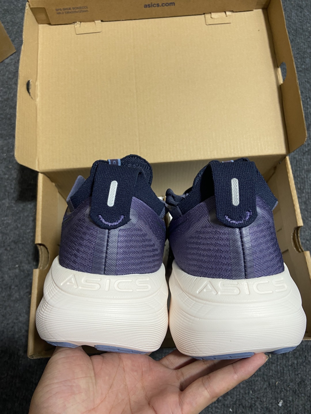  Asics Gel-Nimbus 27 亚瑟士复古透气休闲鞋缓震男子耐磨跑步鞋 1011B956-50