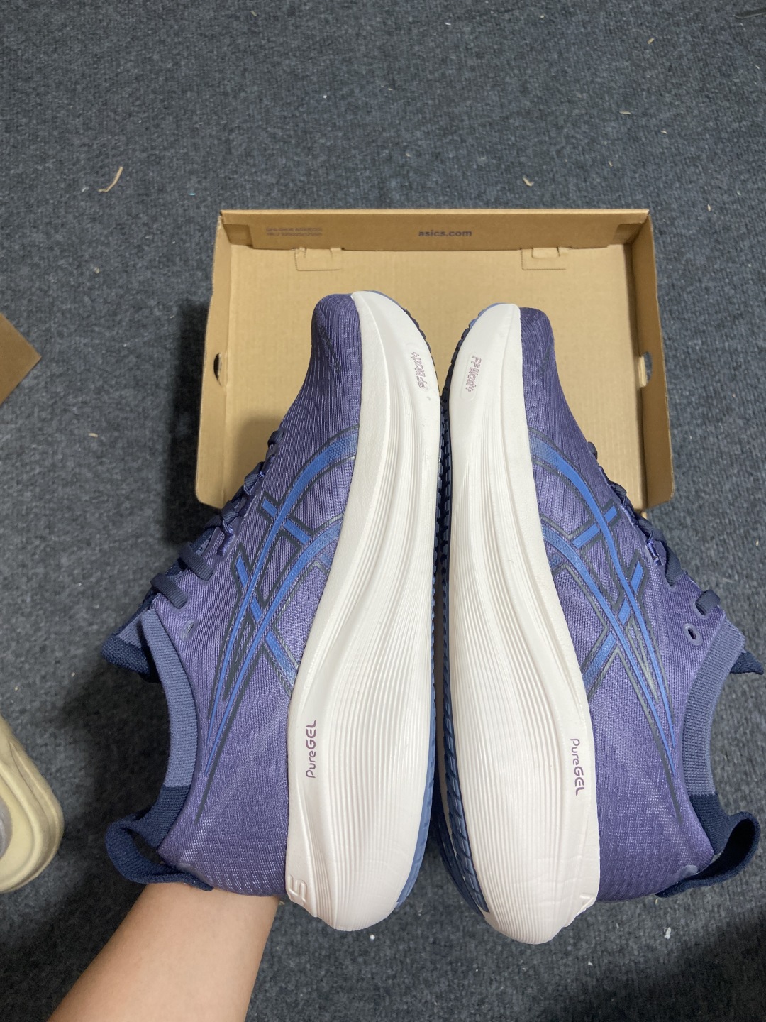  Asics Gel-Nimbus 27 亚瑟士复古透气休闲鞋缓震男子耐磨跑步鞋 1011B956-50
