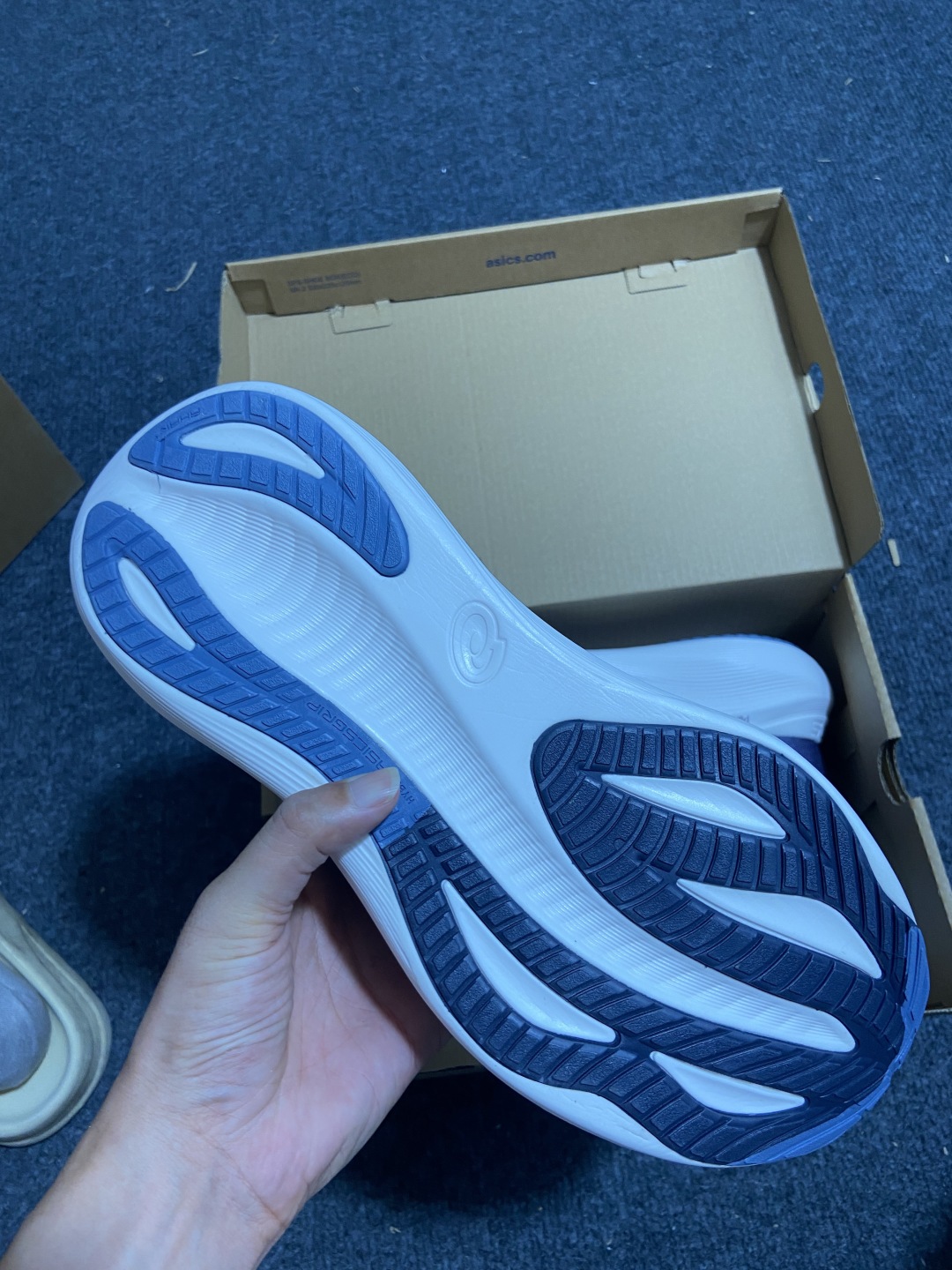  Asics Gel-Nimbus 27 亚瑟士复古透气休闲鞋缓震男子耐磨跑步鞋 1011B956-50