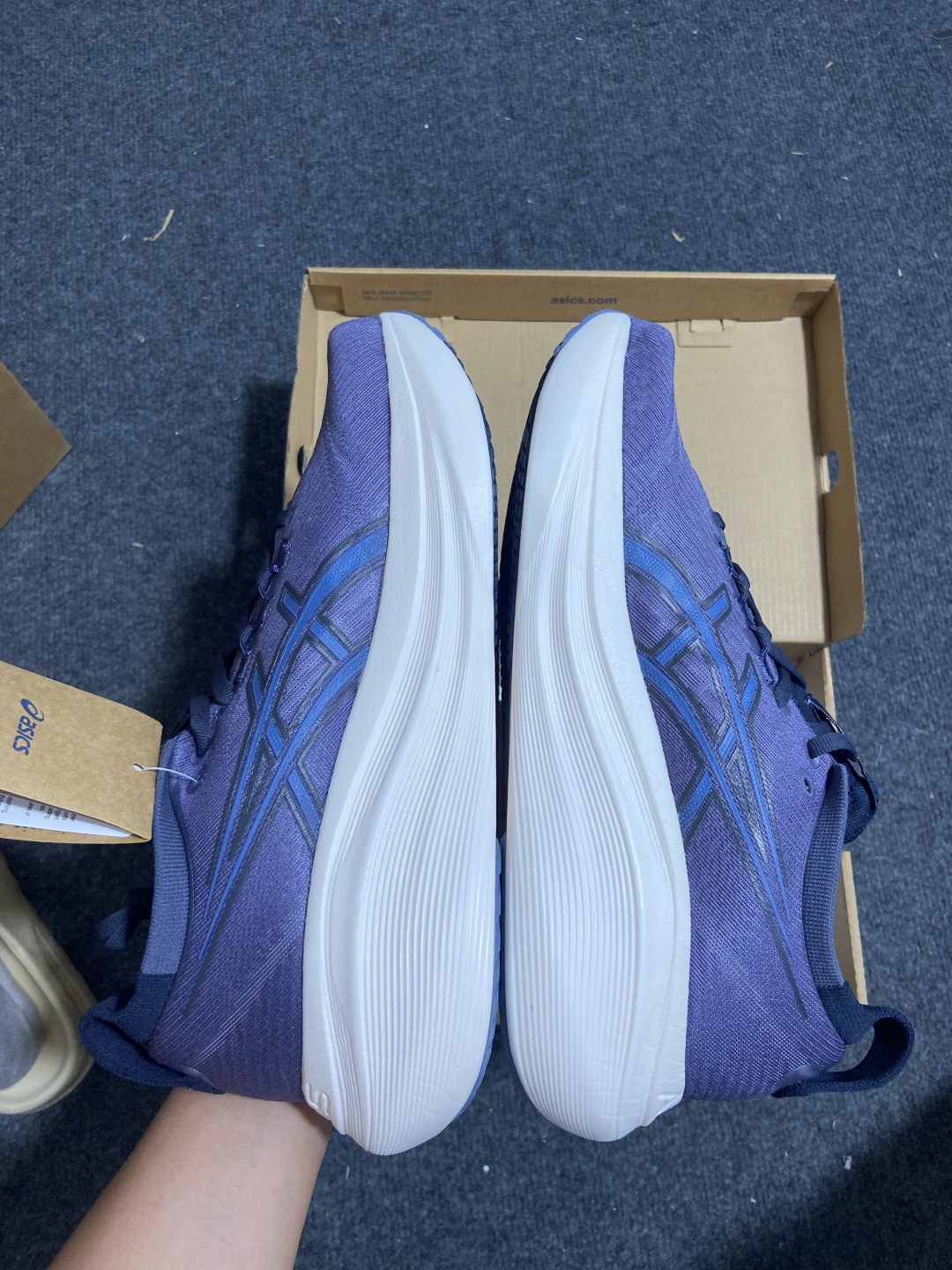  Asics Gel-Nimbus 27 亚瑟士复古透气休闲鞋缓震男子耐磨跑步鞋 1011B956-50
