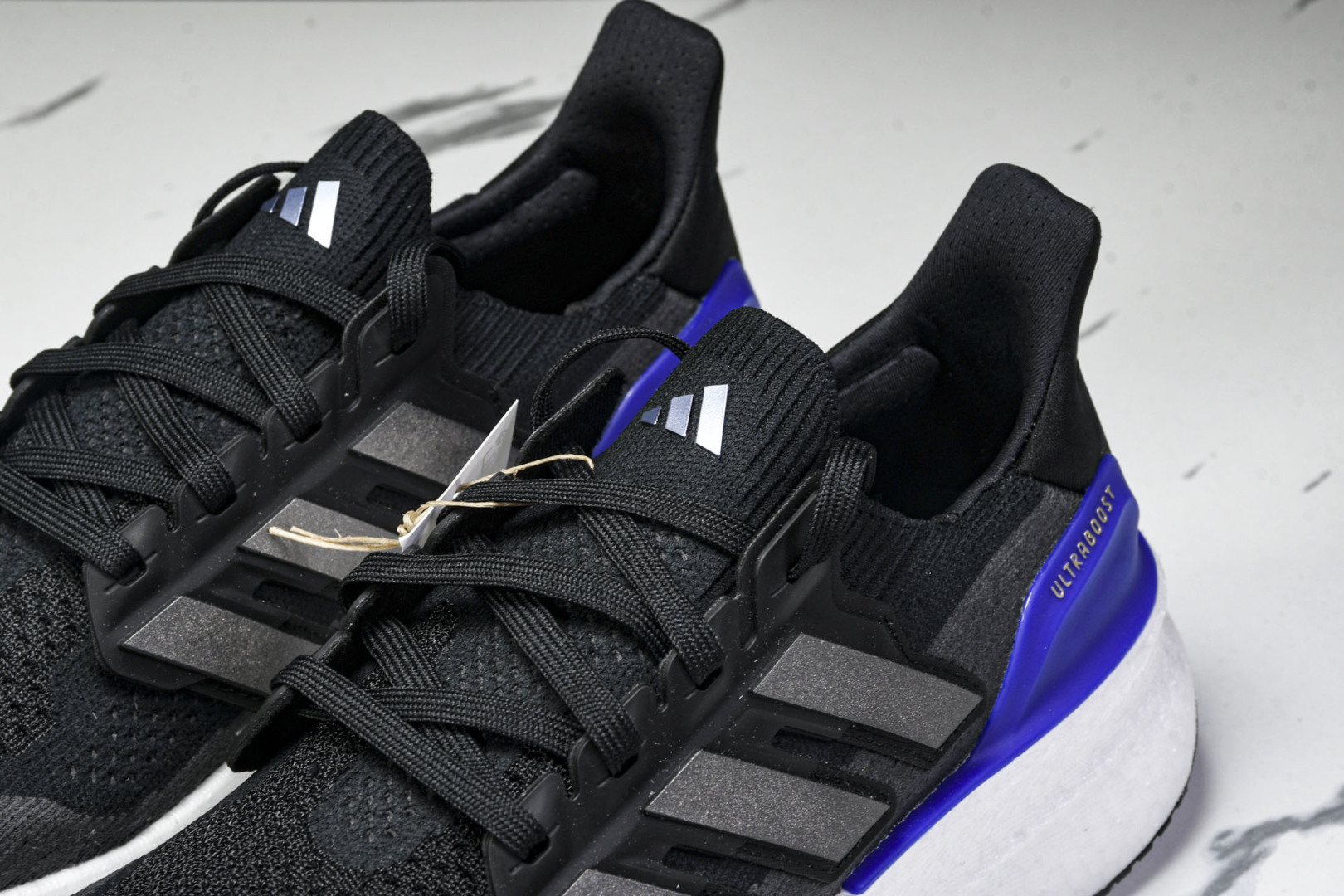 UB 尺码39-48

纯原版出品- Ultraboost 5  阿迪达斯新款休闲爆米花跑步鞋 JH90