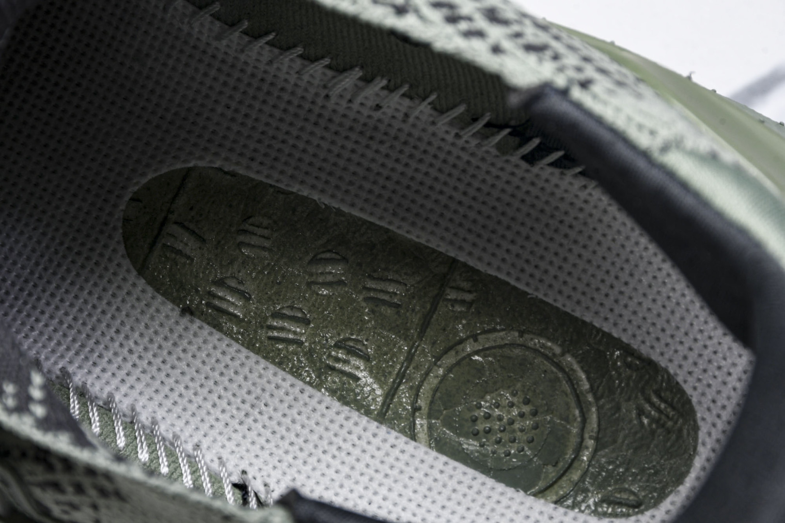 UB 尺码39-48

纯原版出品-Ultraboost 5 阿迪达斯新款休闲爆米花跑步鞋  JI152