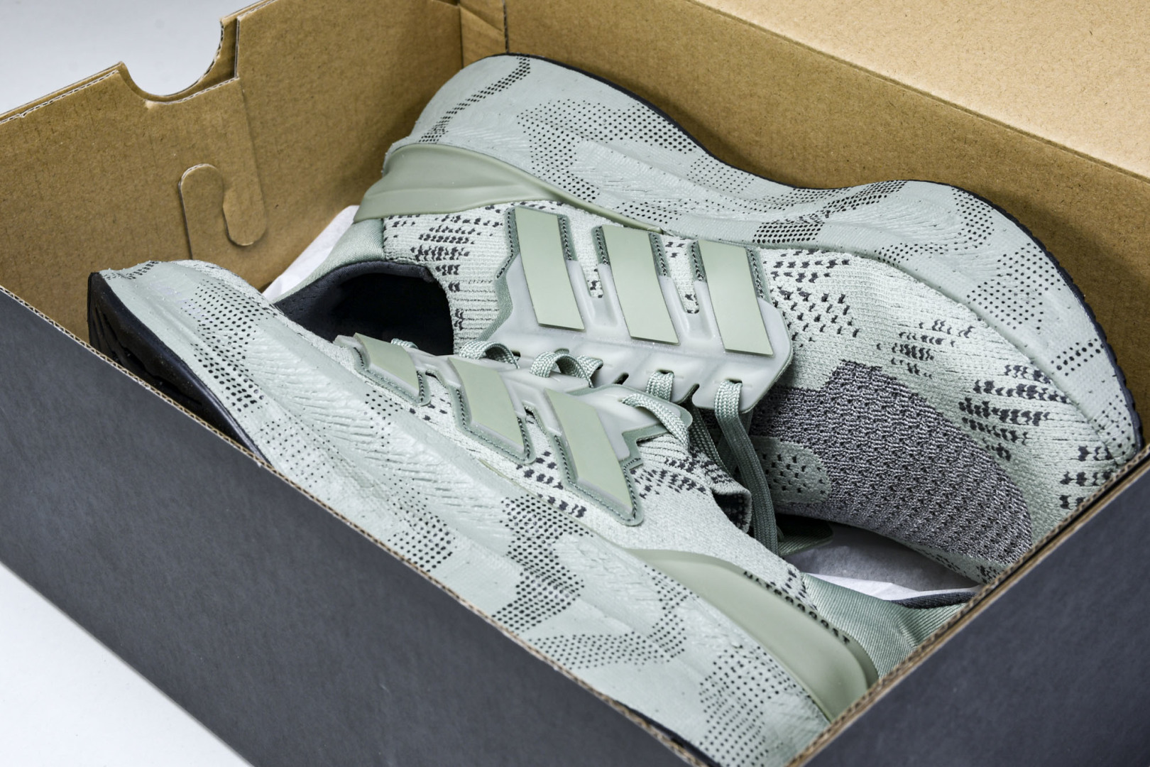 UB 尺码39-48

纯原版出品-Ultraboost 5 阿迪达斯新款休闲爆米花跑步鞋  JI152