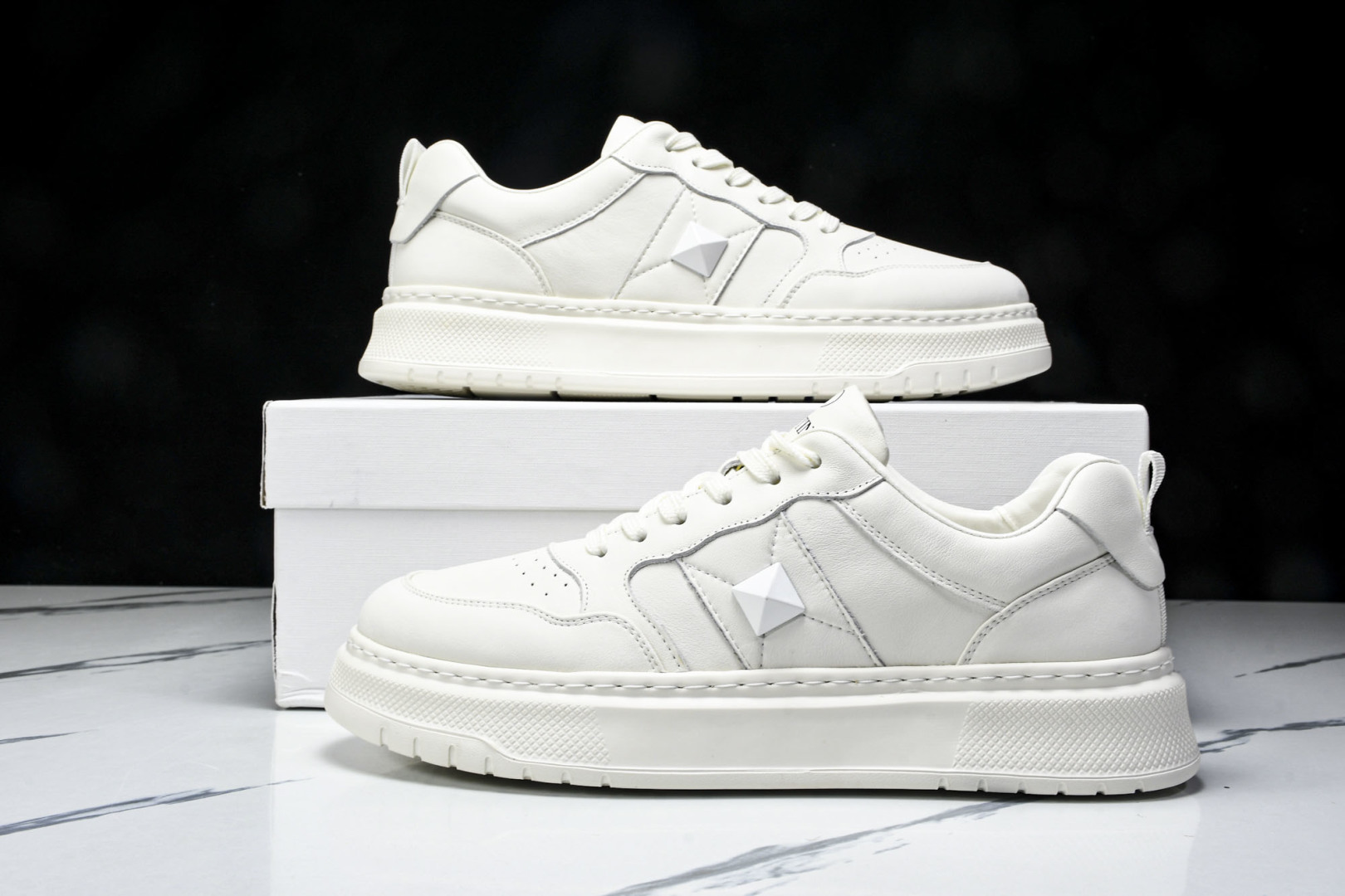 华伦天奴 尺码39-44

纯原版出品-Valentino Rockstud Untitled 华伦天奴