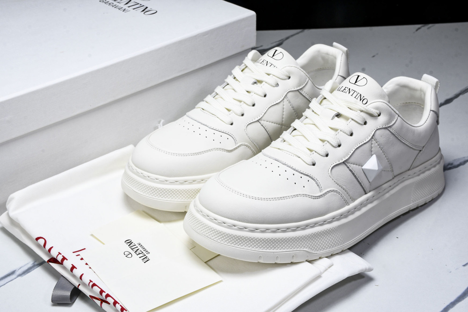 华伦天奴 尺码39-44

纯原版出品-Valentino Rockstud Untitled 华伦天奴