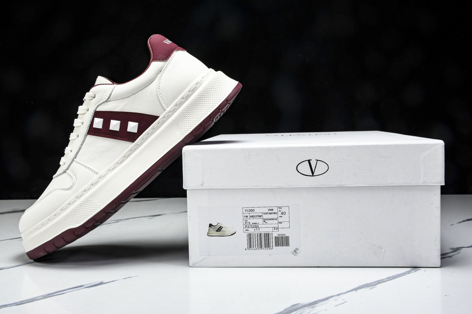 华伦天奴 尺码39-44

纯原版出品-Valentino 华伦天奴 明星同款 软羊皮舒适系带低帮生活休