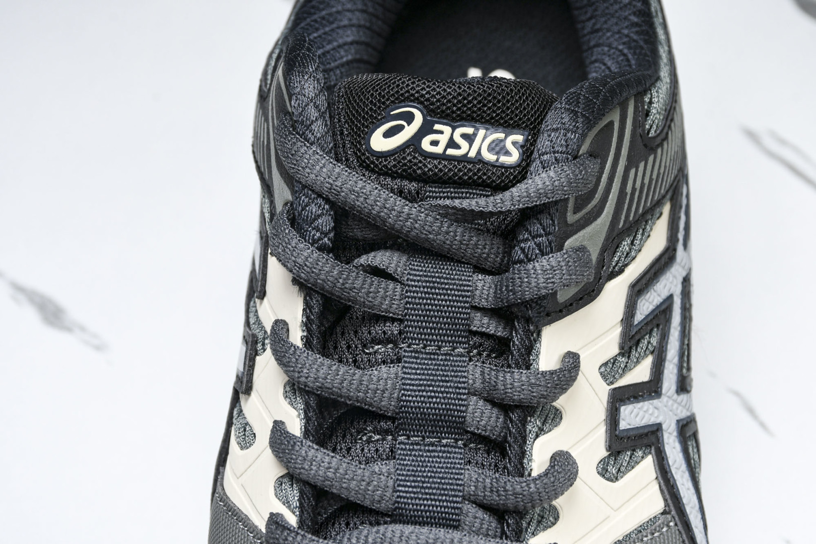 ASICS 尺码36-45

纯原版出品-Gel-Sonoma CN 亚瑟士运动休闲透气专业跑鞋 101