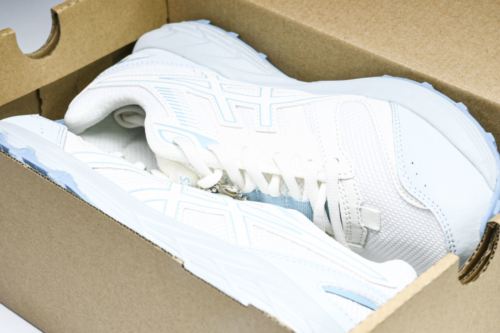 ASICS 尺码36-45

纯原版出品-Gel-Sonoma CN 亚瑟士运动休闲透气专业跑鞋 101
