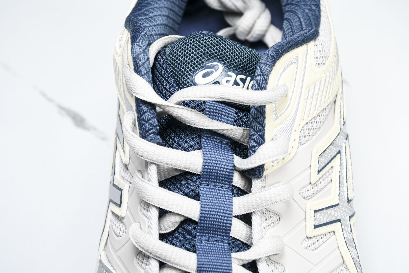 ASICS 尺码36-45

纯原版出品-Gel-Sonoma CN 亚瑟士运动休闲透气专业跑鞋 101