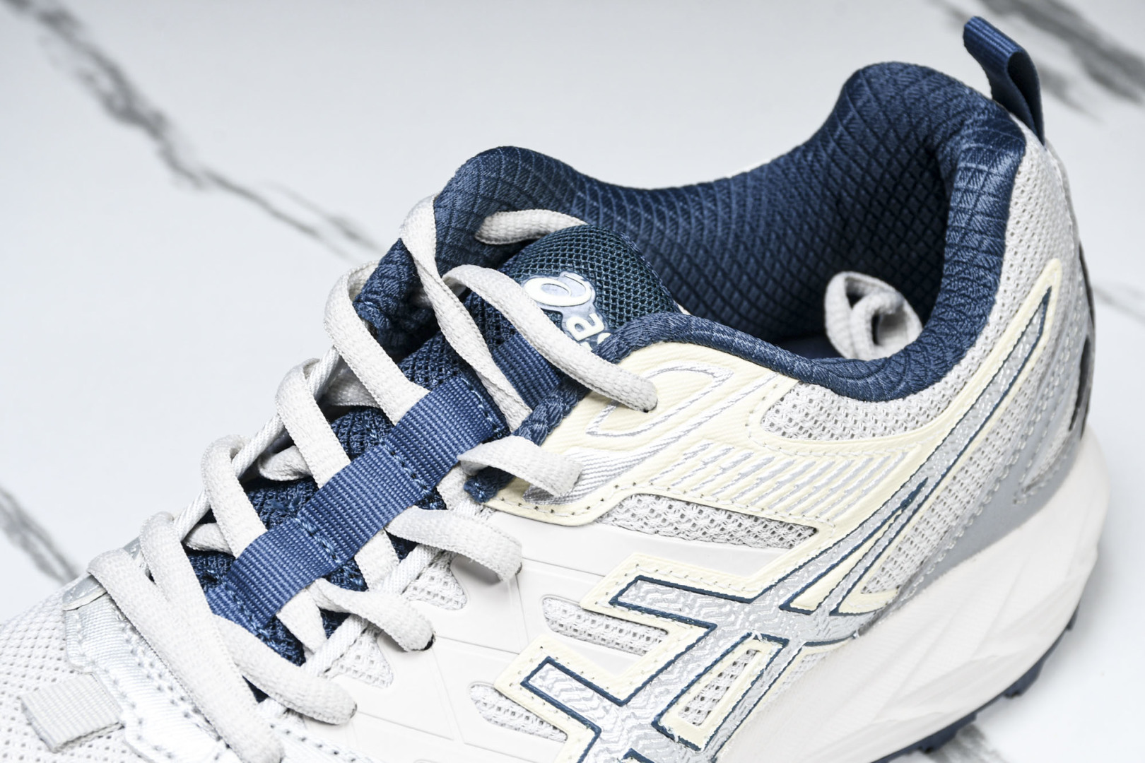 ASICS 尺码36-45

纯原版出品-Gel-Sonoma CN 亚瑟士运动休闲透气专业跑鞋 101