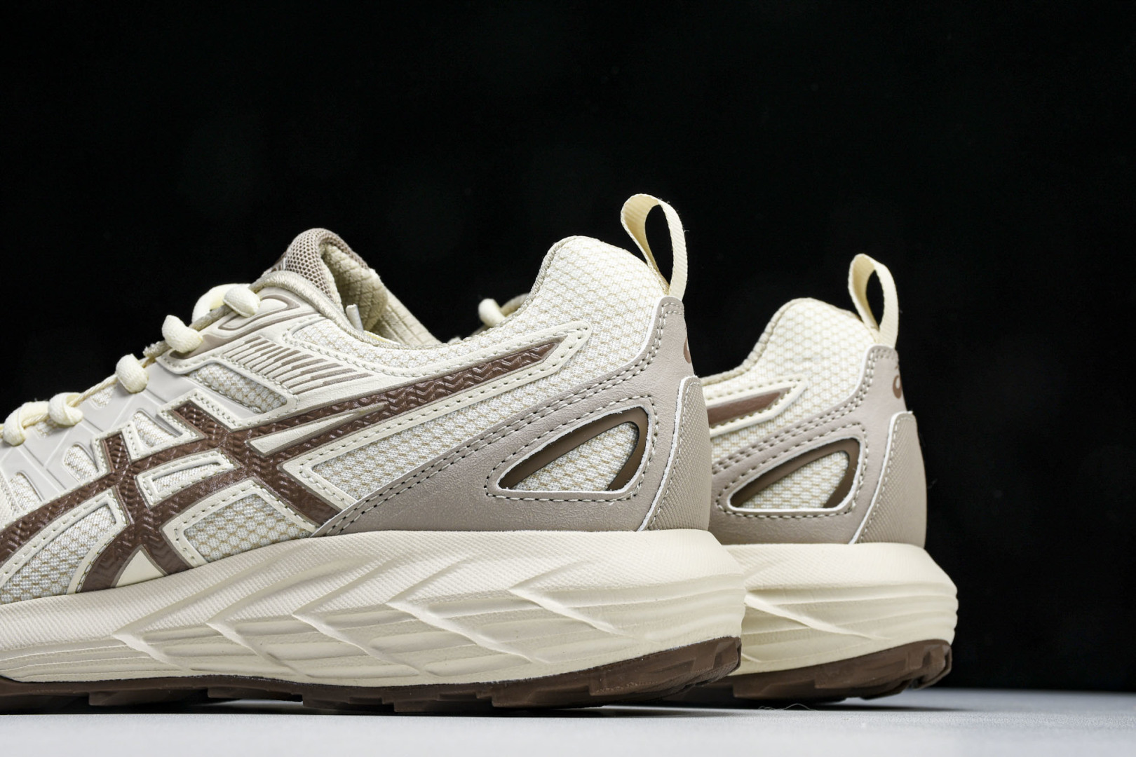 ASICS 尺码36-45

纯原版出品-Gel-Sonoma CN 亚瑟士运动休闲透气专业跑鞋 101