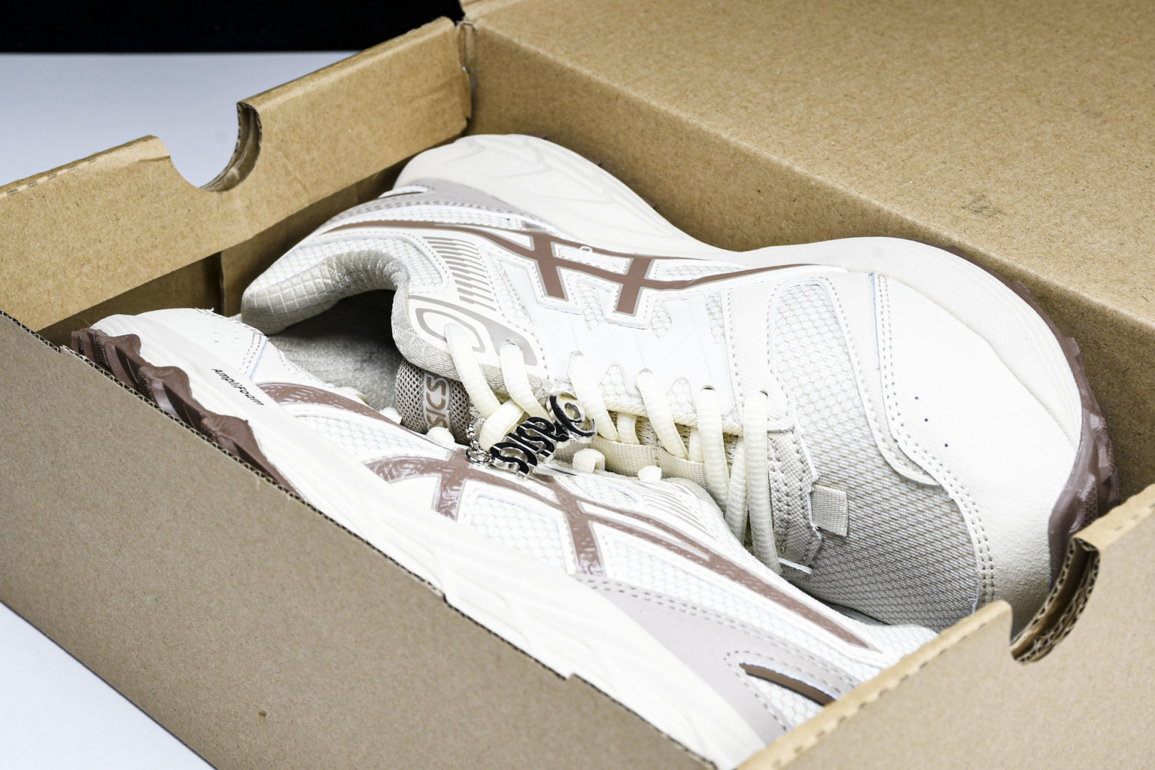 ASICS 尺码36-45

纯原版出品-Gel-Sonoma CN 亚瑟士运动休闲透气专业跑鞋 101
