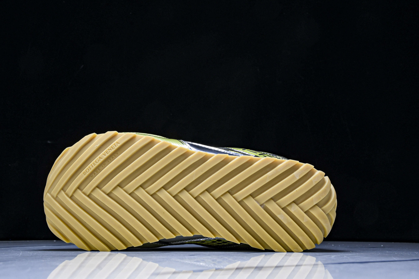 葆蝶 尺码35-40

纯原版出品-Bottega Veneta 葆蝶家 黄色 YZ004
尺寸35 3