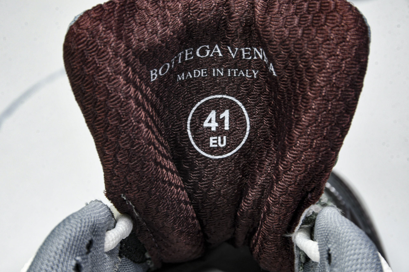 葆蝶 尺码35-40

纯原版出品-Bottega Veneta 葆蝶家 灰红 YZ004
尺寸35 3