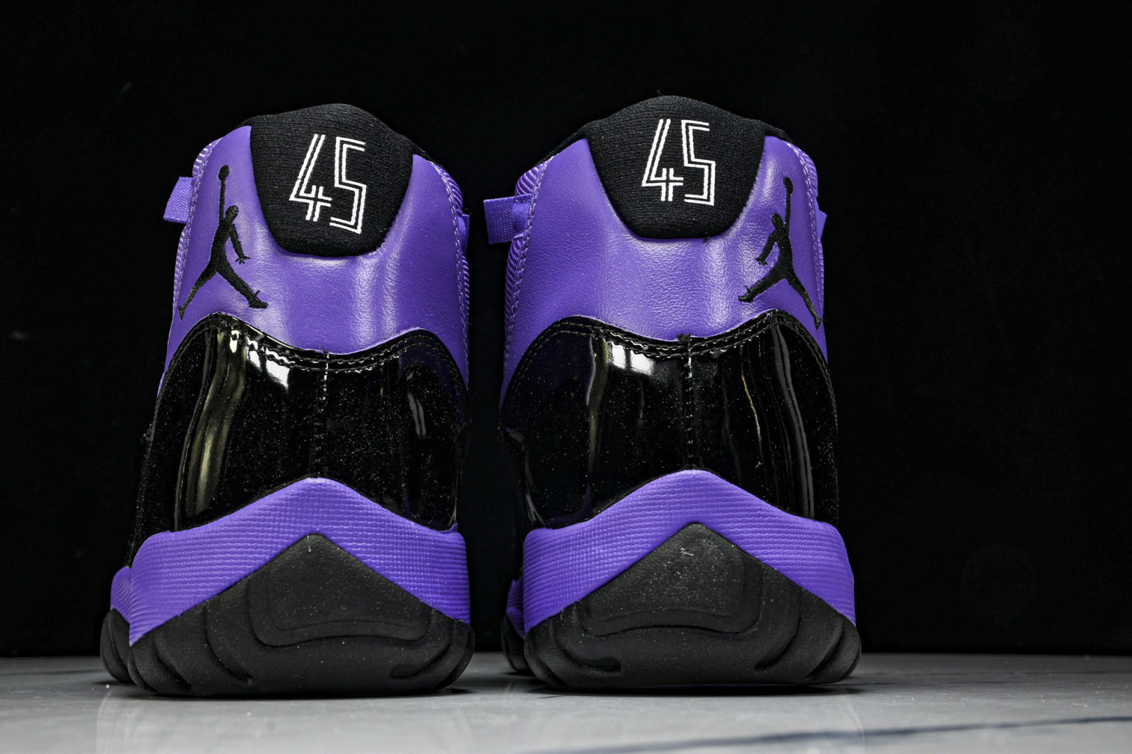 AJ11 尺码40-48.5

纯原版出品-Air Jordan 11 Retro AJ11 乔11黑紫