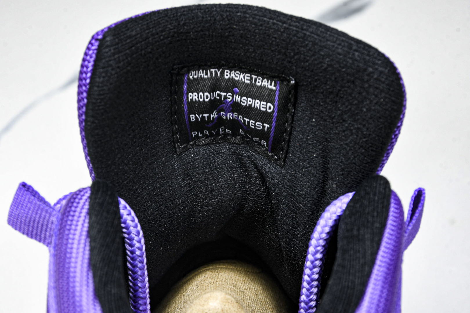 AJ11 尺码40-48.5

纯原版出品-Air Jordan 11 Retro AJ11 乔11黑紫