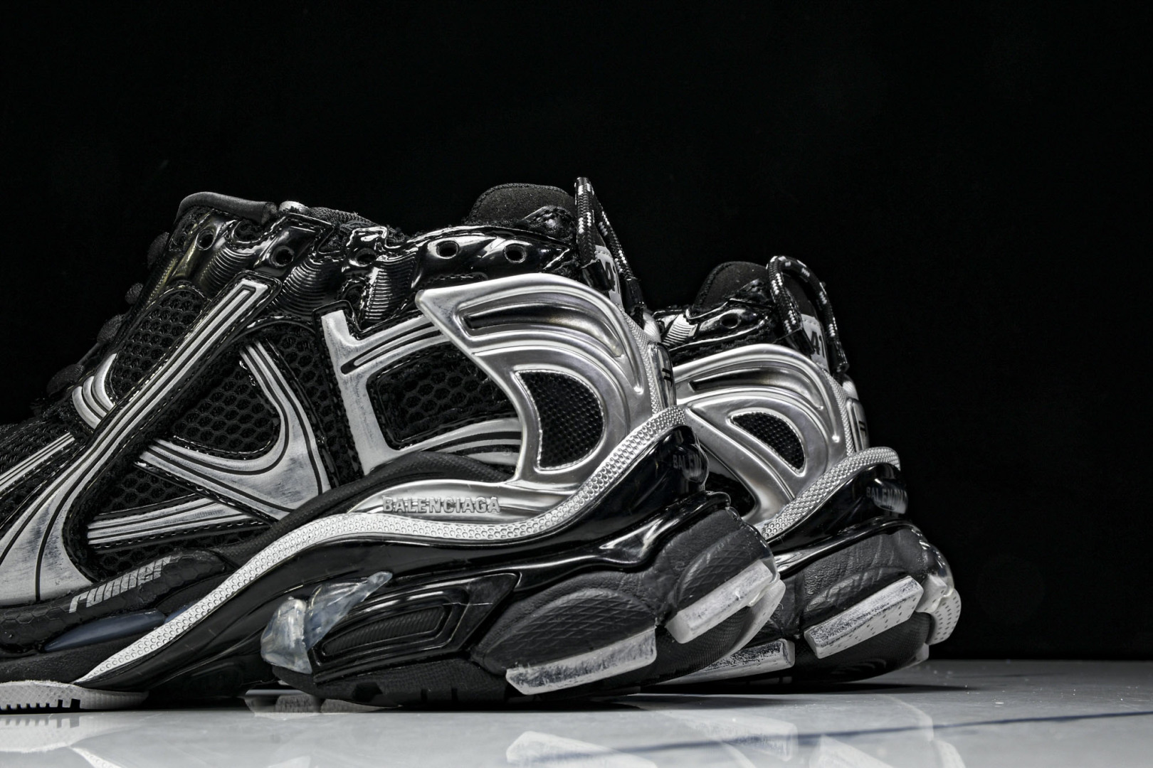 巴黎 尺码35-46

纯原版出品-Balenciaga Runner Kith Four.Color 