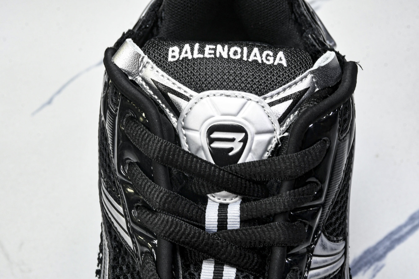 巴黎 尺码35-46

纯原版出品-Balenciaga Runner Kith Four.Color 
