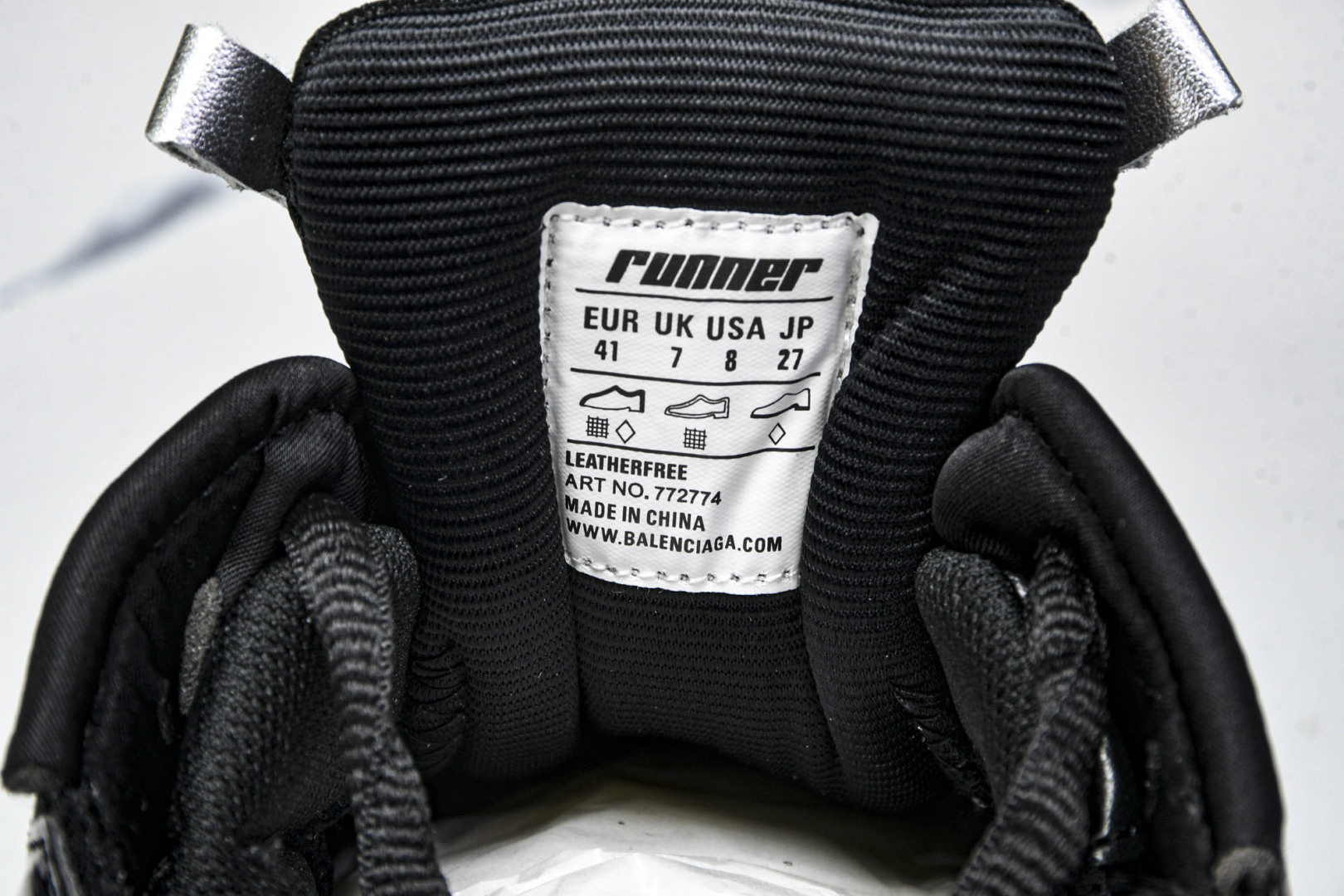 巴黎 尺码35-46

纯原版出品-Balenciaga Runner Kith Four.Color 