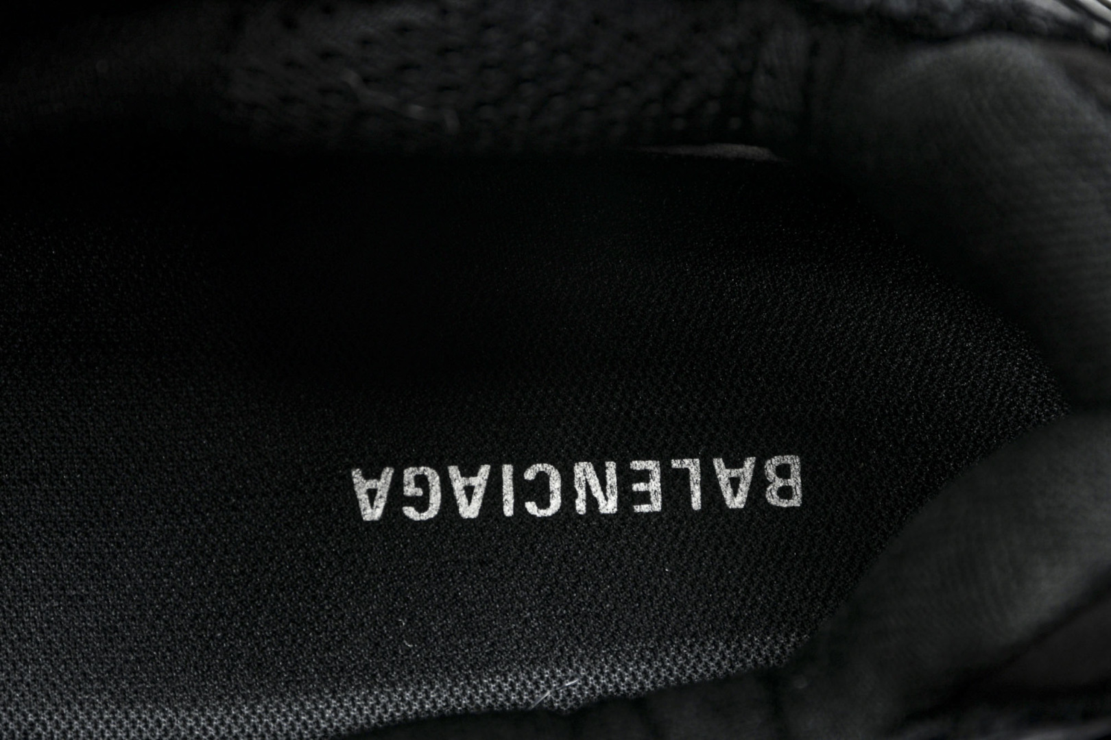 巴黎 尺码35-46

纯原版出品-Balenciaga Runner Kith Four.Color 