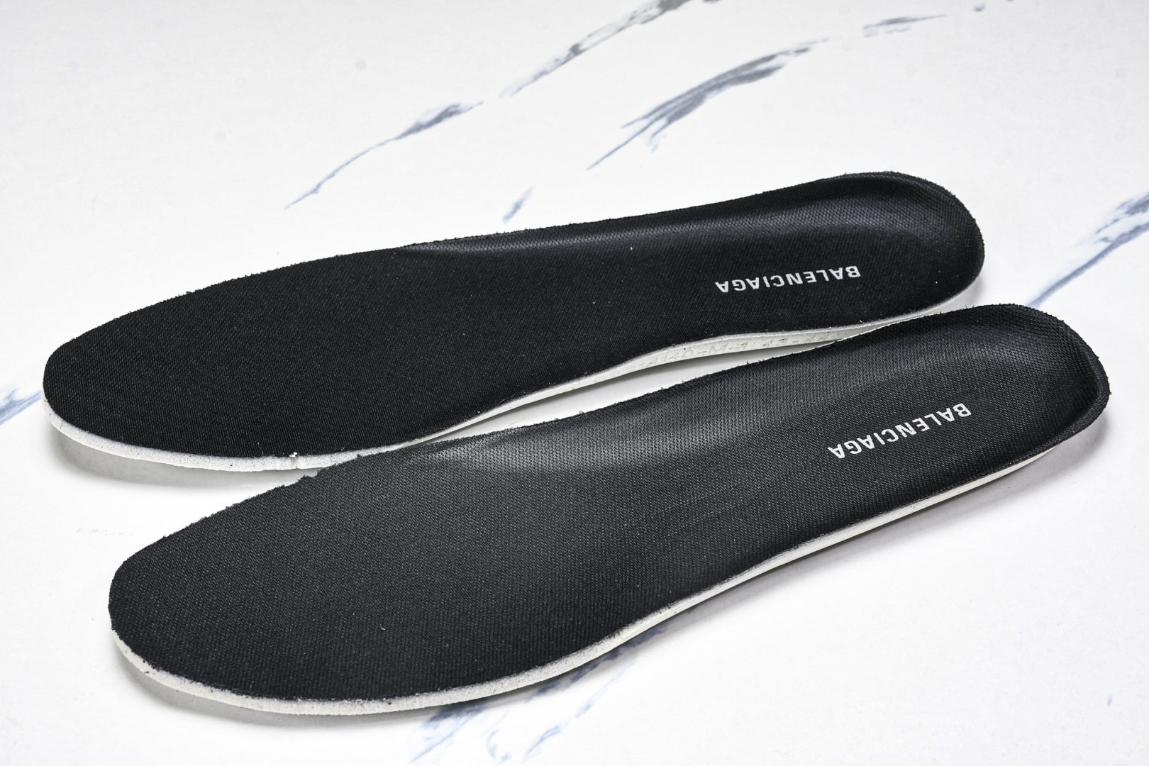 巴黎 尺码35-46

纯原版出品-Balenciaga Runner Kith Four.Color 
