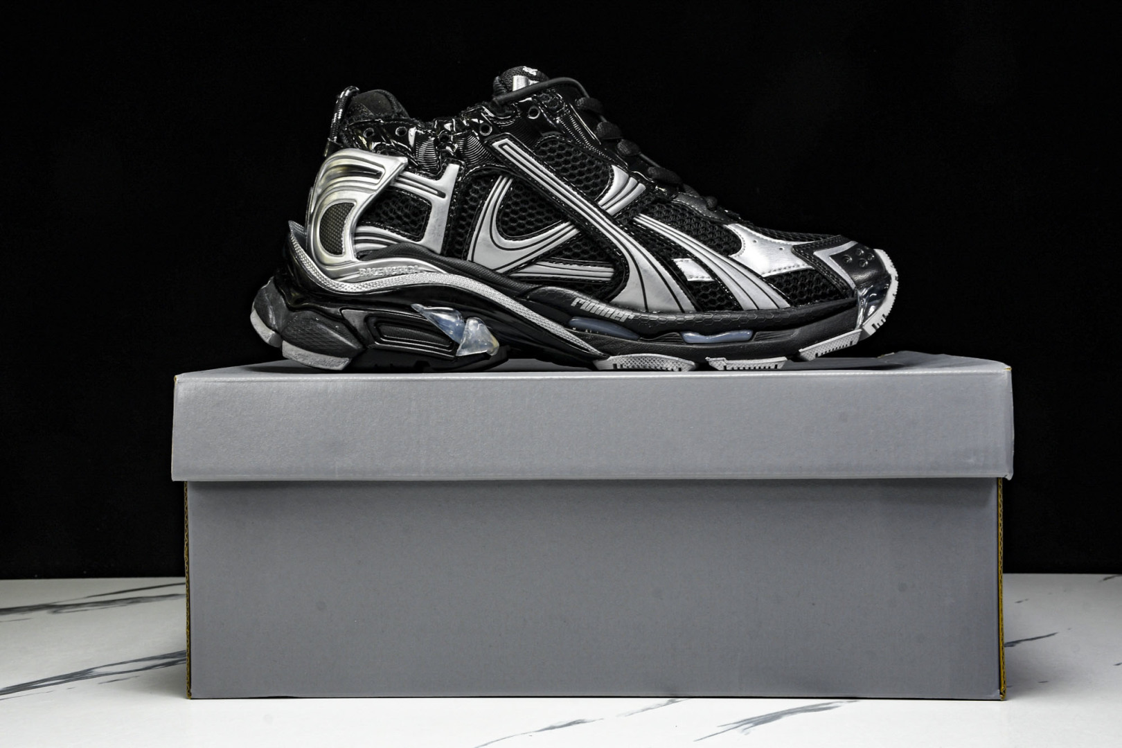巴黎 尺码35-46

纯原版出品-Balenciaga Runner Kith Four.Color 