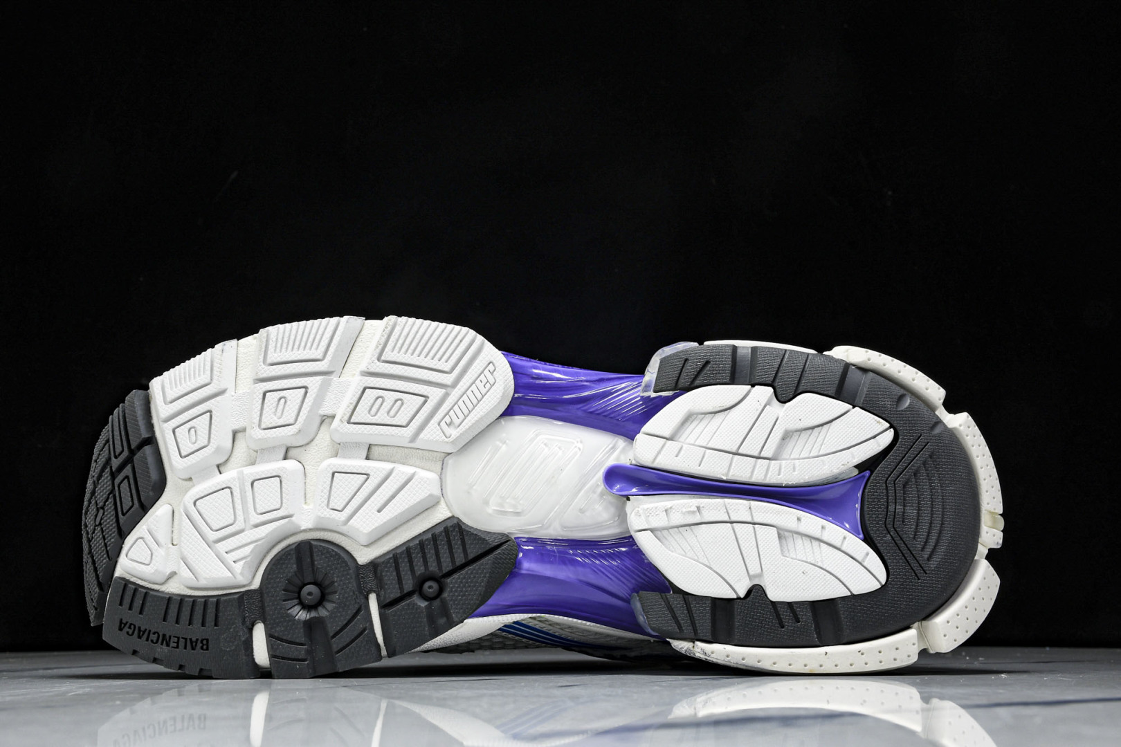 巴黎 尺码35-46

纯原版出品-Balenciaga Runner Kith Four.Color 