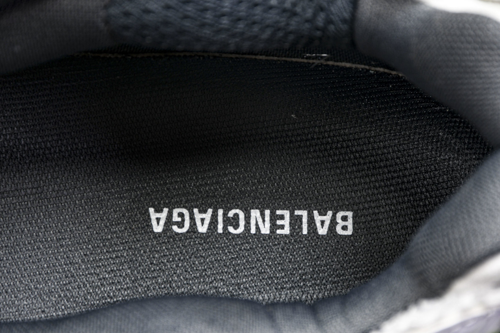 巴黎 尺码35-46

纯原版出品-Balenciaga Runner Kith Four.Color 