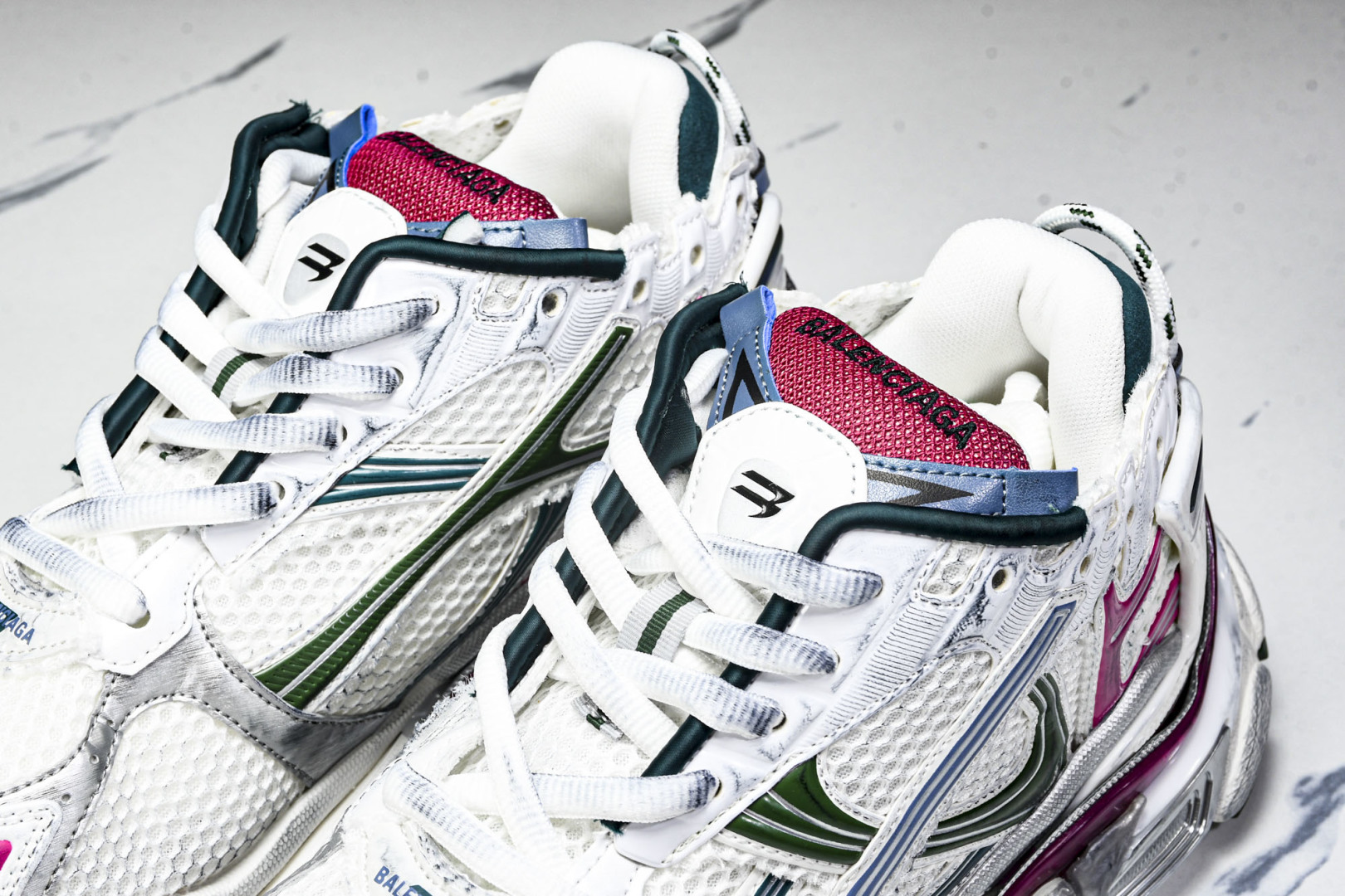 巴黎 尺码35-46

纯原版出品-Balenciaga Runner Kith Four.Color 