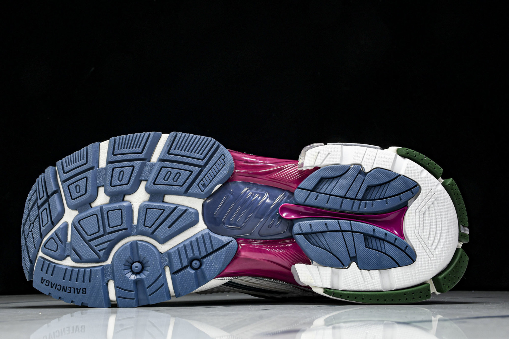 巴黎 尺码35-46

纯原版出品-Balenciaga Runner Kith Four.Color 