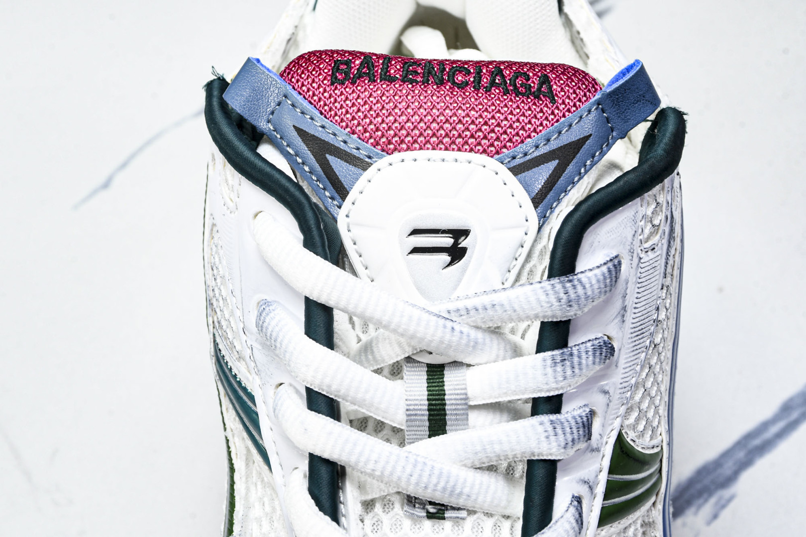 巴黎 尺码35-46

纯原版出品-Balenciaga Runner Kith Four.Color 