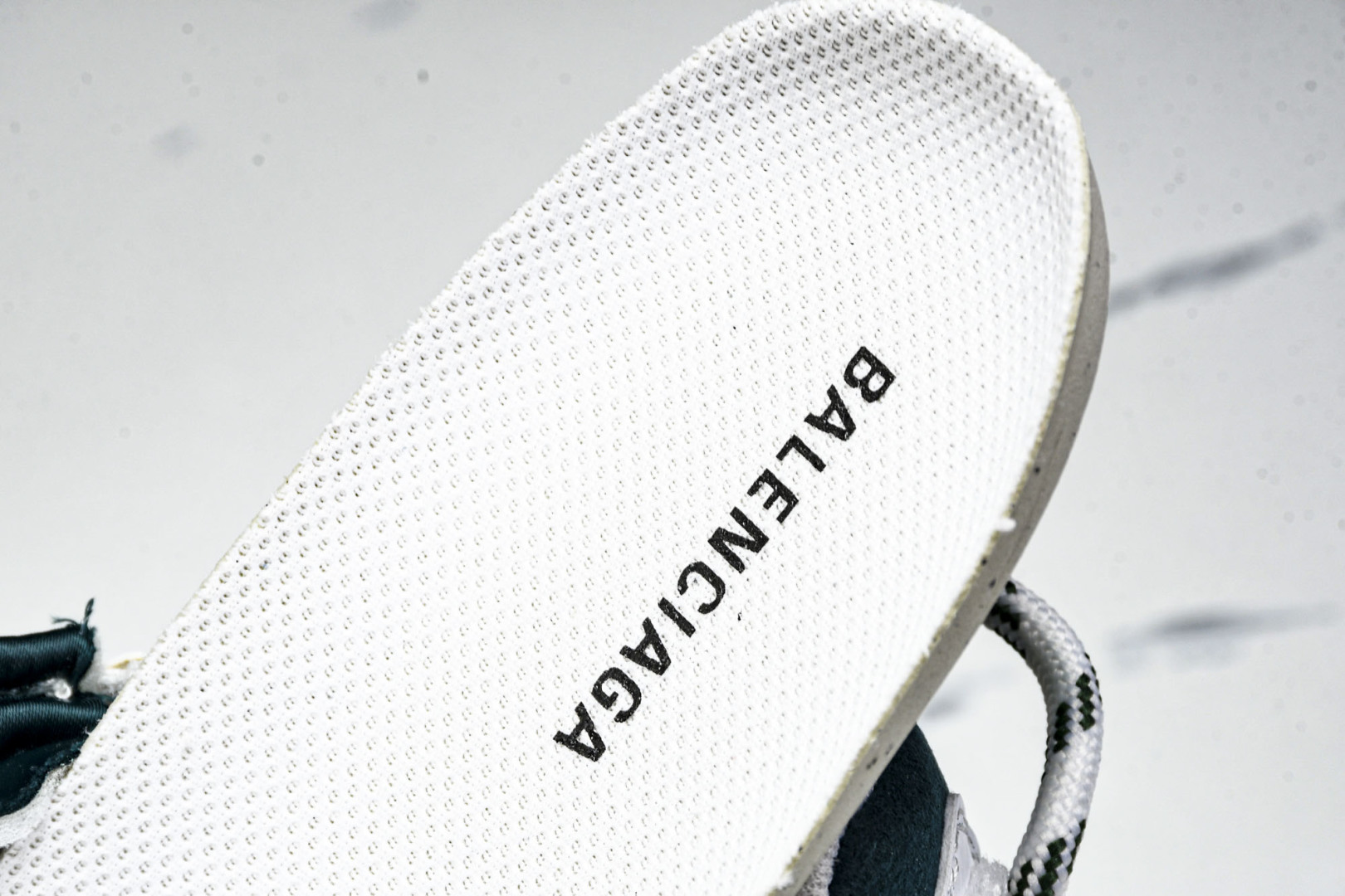 巴黎 尺码35-46

纯原版出品-Balenciaga Runner Kith Four.Color 