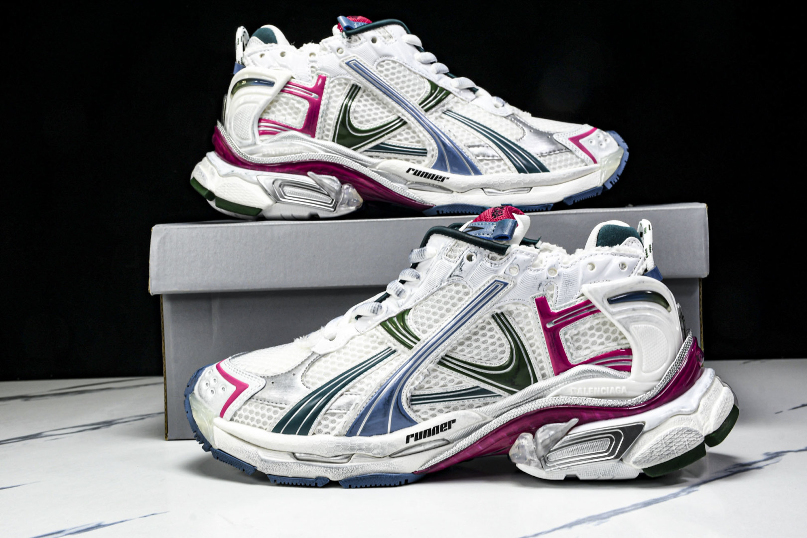 巴黎 尺码35-46

纯原版出品-Balenciaga Runner Kith Four.Color 