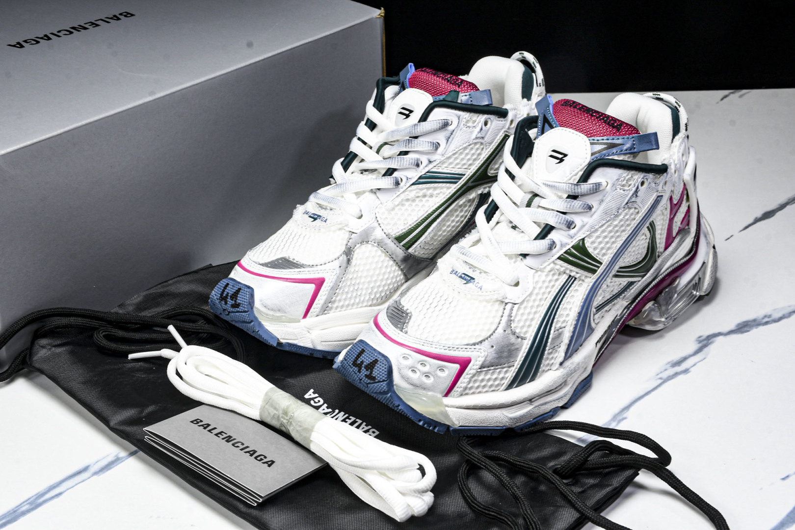 巴黎 尺码35-46

纯原版出品-Balenciaga Runner Kith Four.Color 