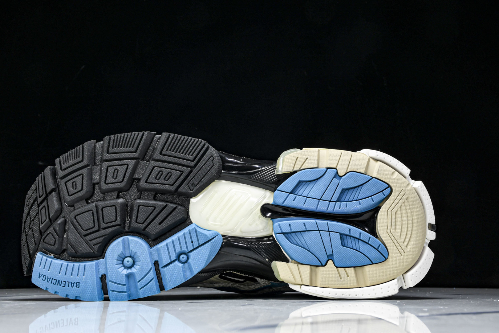 巴黎 尺码35-46

纯原版出品-Balenciaga Runner Kith Four.Color 