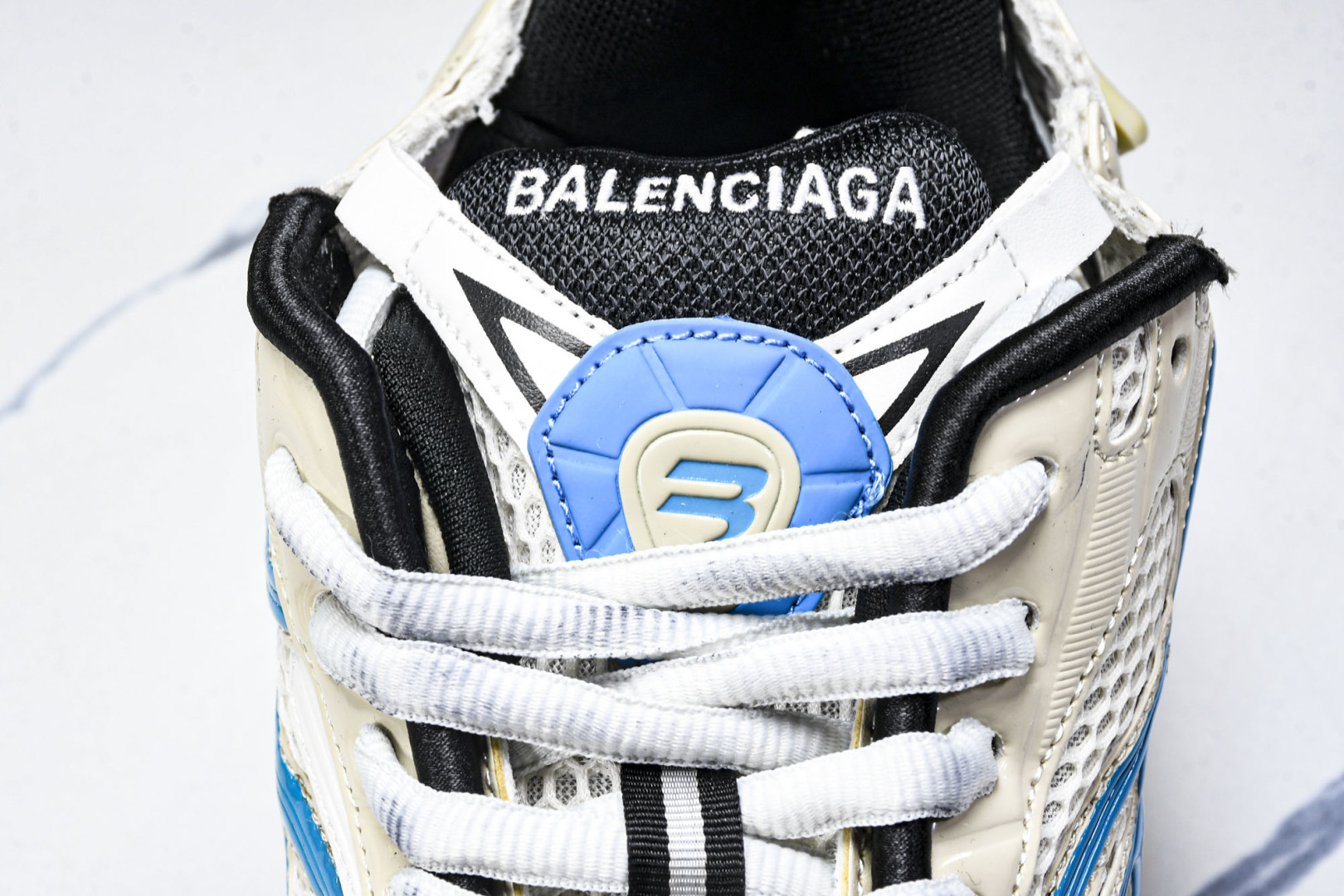 巴黎 尺码35-46

纯原版出品-Balenciaga Runner Kith Four.Color 