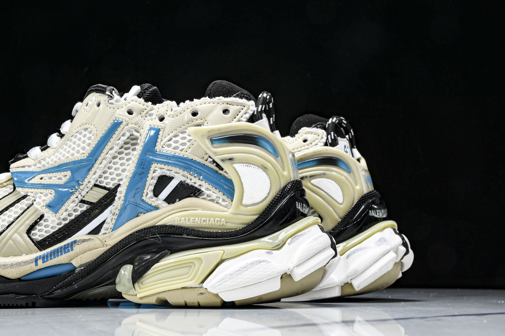 巴黎 尺码35-46

纯原版出品-Balenciaga Runner Kith Four.Color 