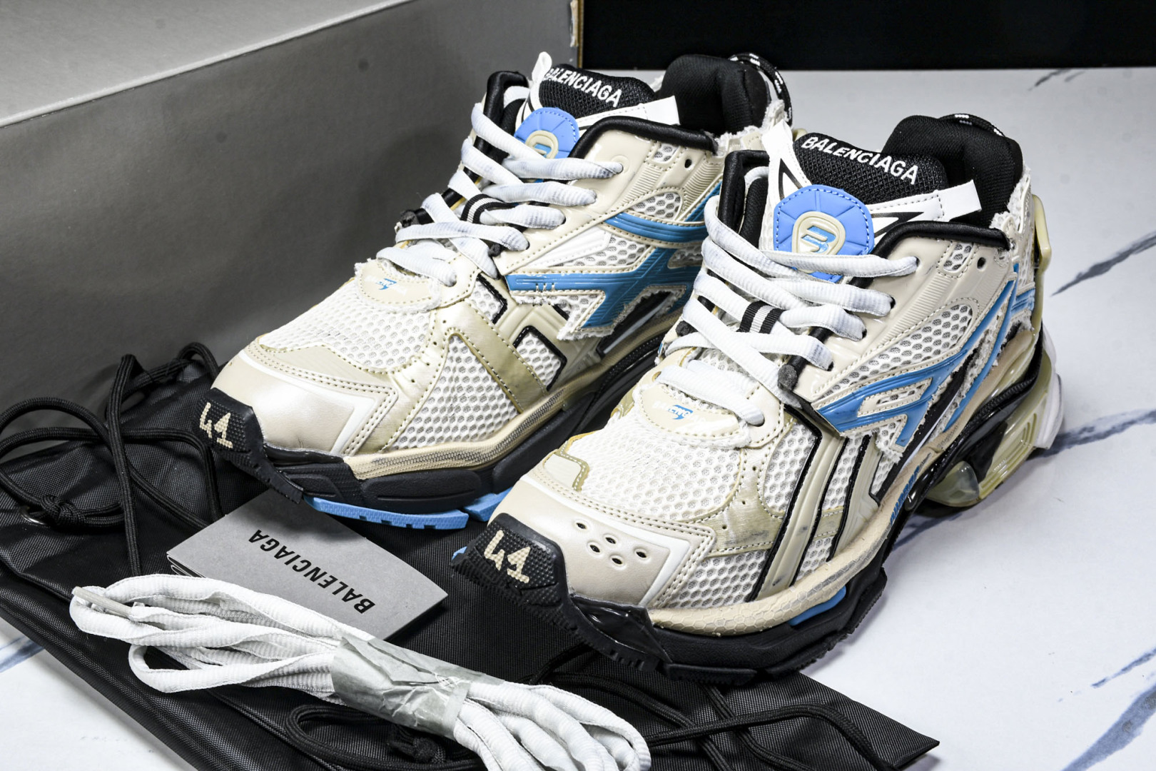 巴黎 尺码35-46

纯原版出品-Balenciaga Runner Kith Four.Color 