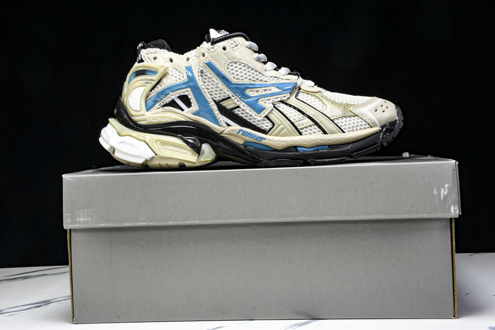 巴黎 尺码35-46

纯原版出品-Balenciaga Runner Kith Four.Color 