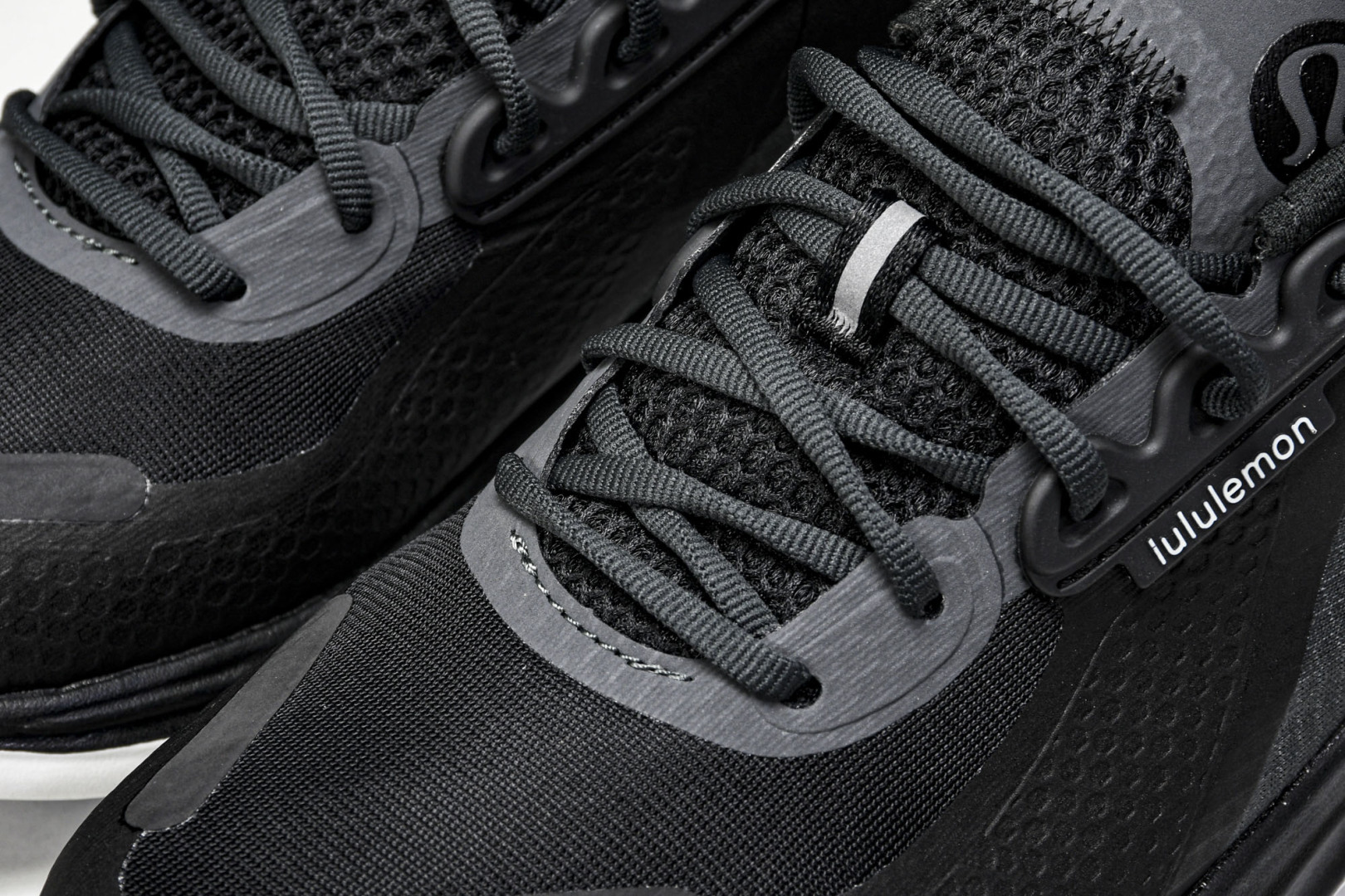 Lulu 尺码36-45

纯原版出品-露露乐蒙Lululemon W Blissfeel TRAIL 