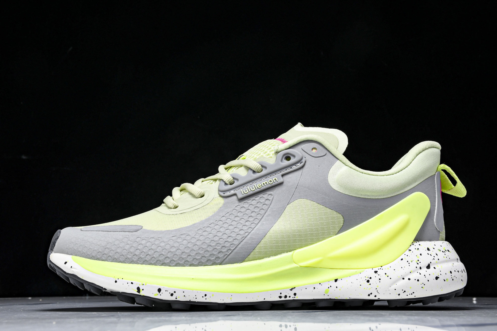 Lulu 尺码36-45

纯原版出品-露露乐蒙Lululemon W Blissfeel TRAIL 