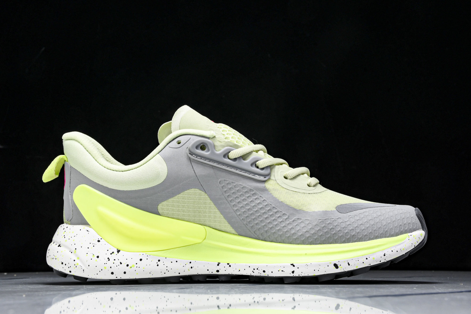 Lulu 尺码36-45

纯原版出品-露露乐蒙Lululemon W Blissfeel TRAIL 
