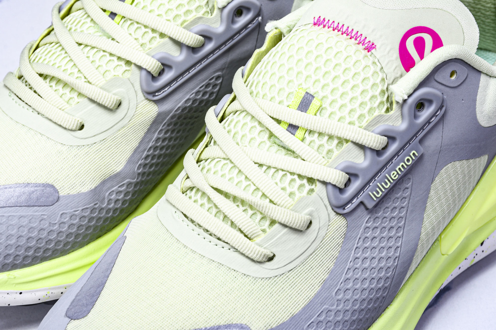 Lulu 尺码36-45

纯原版出品-露露乐蒙Lululemon W Blissfeel TRAIL 