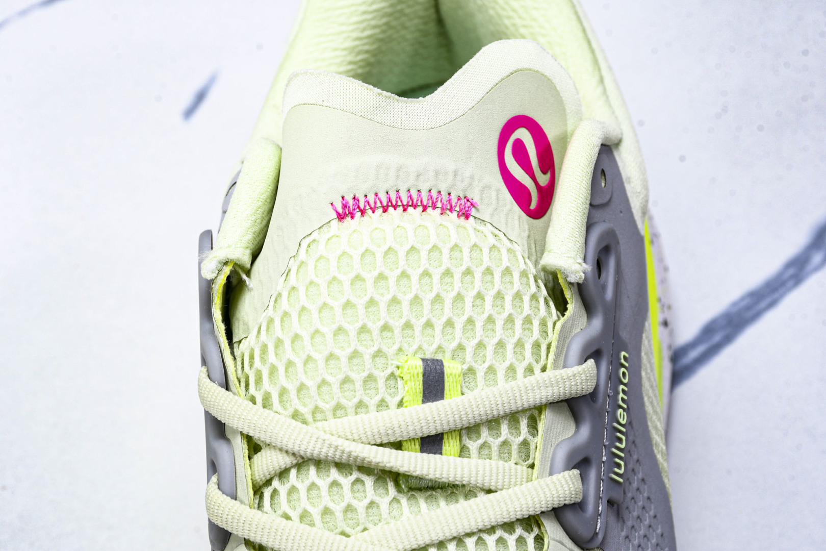 Lulu 尺码36-45

纯原版出品-露露乐蒙Lululemon W Blissfeel TRAIL 