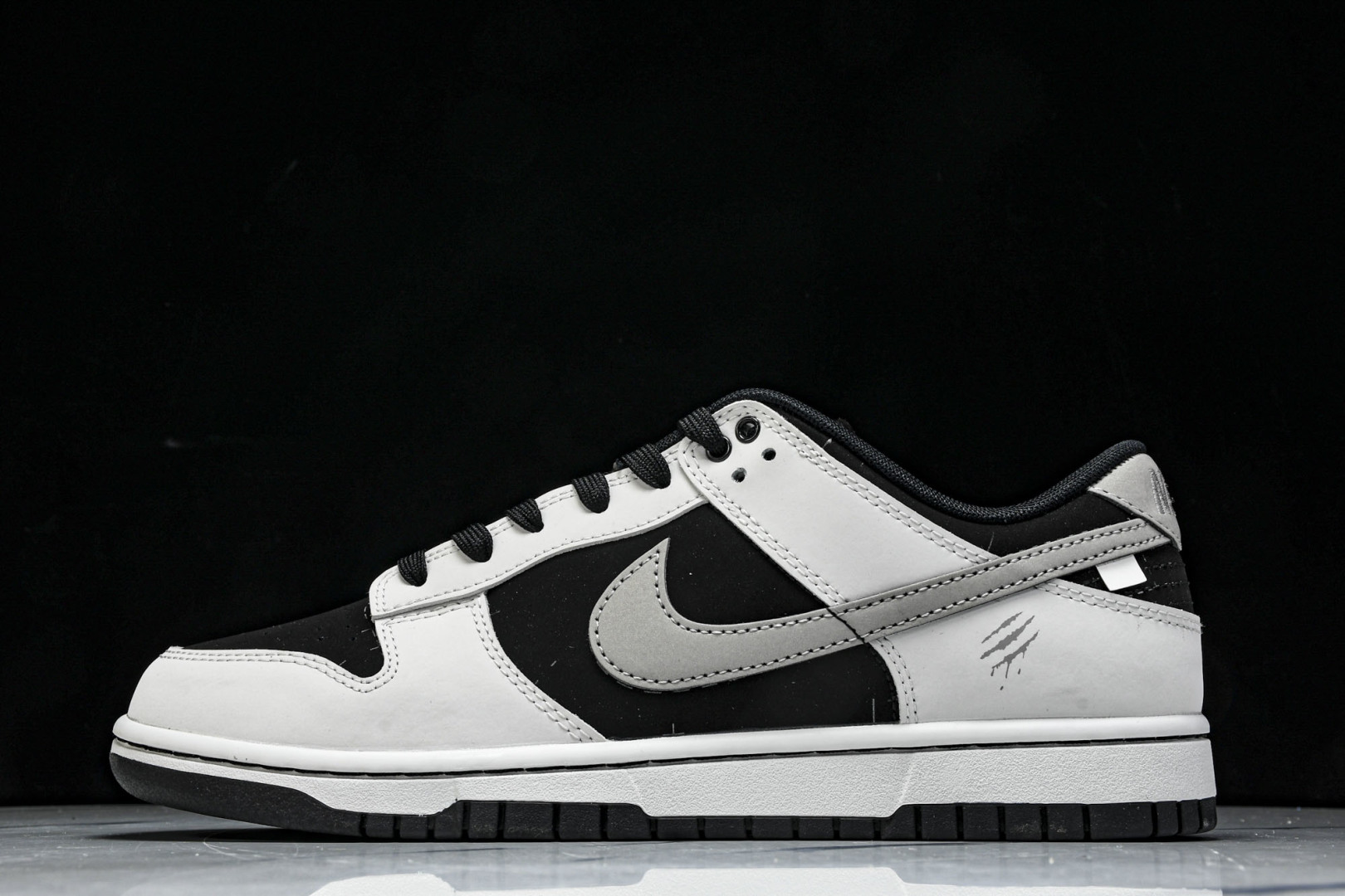 Dunk 尺码40-45

纯原版出品-SB Dunk Low 拓荒骑士 周年高端定制 低帮休闲板鞋 W