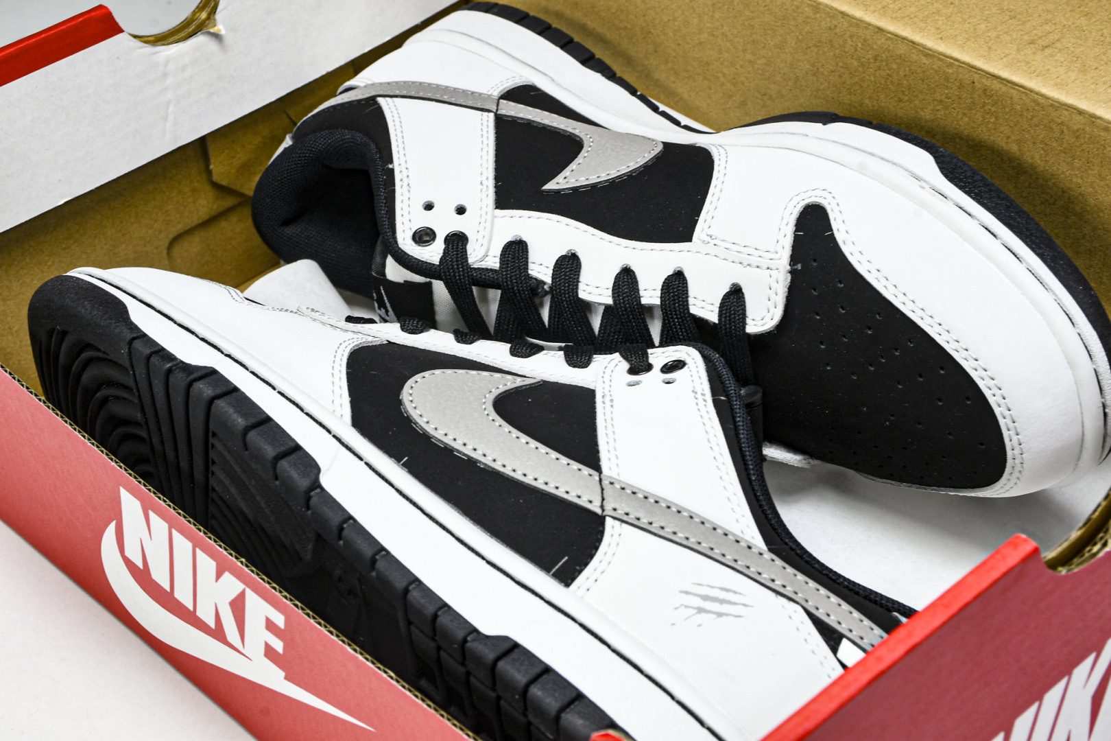 Dunk 尺码40-45

纯原版出品-SB Dunk Low 拓荒骑士 周年高端定制 低帮休闲板鞋 W
