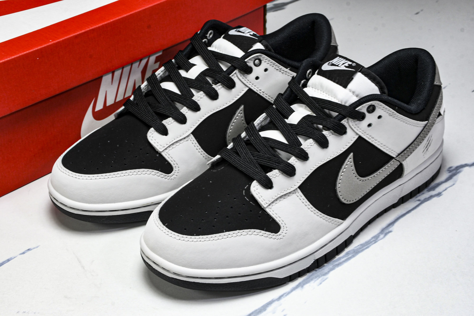 Dunk 尺码40-45

纯原版出品-SB Dunk Low 拓荒骑士 周年高端定制 低帮休闲板鞋 W