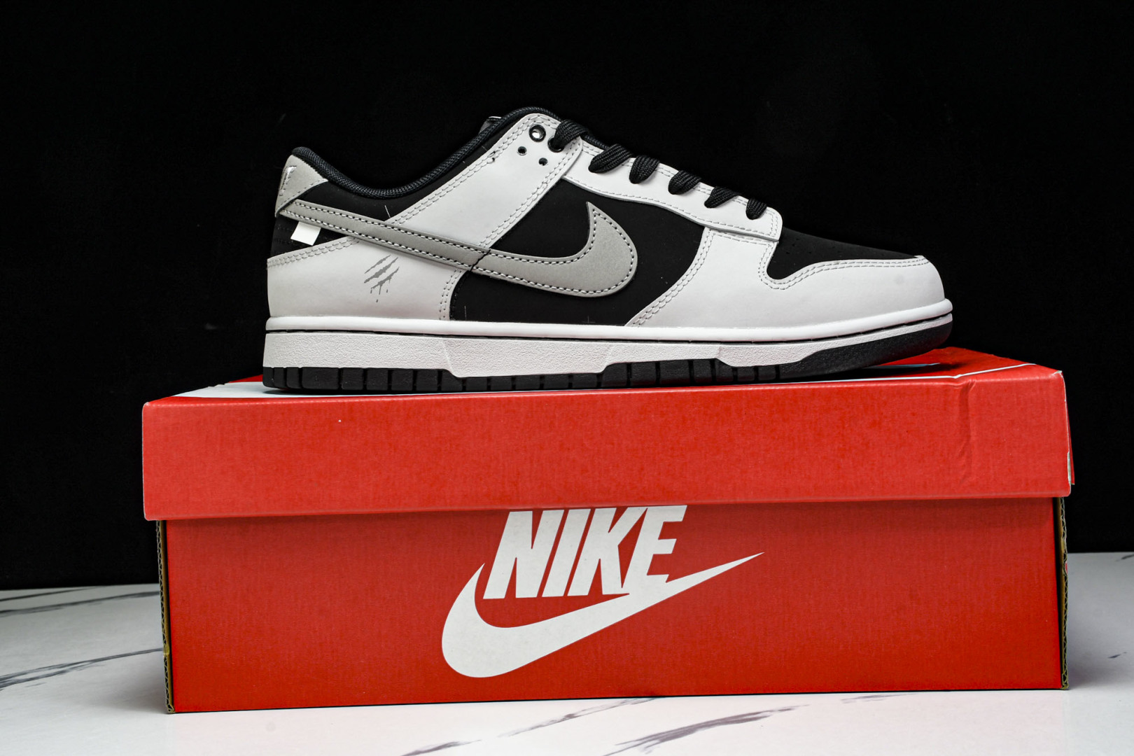Dunk 尺码40-45

纯原版出品-SB Dunk Low 拓荒骑士 周年高端定制 低帮休闲板鞋 W